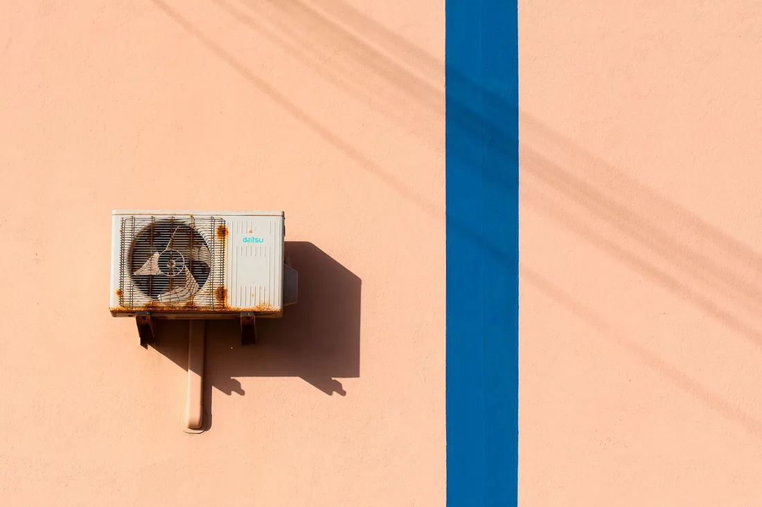 Télécommande de climatisation utilisée pour lire un défaut