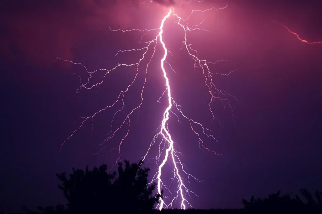 Clim en panne après un orage : que vérifier et qui paie ?