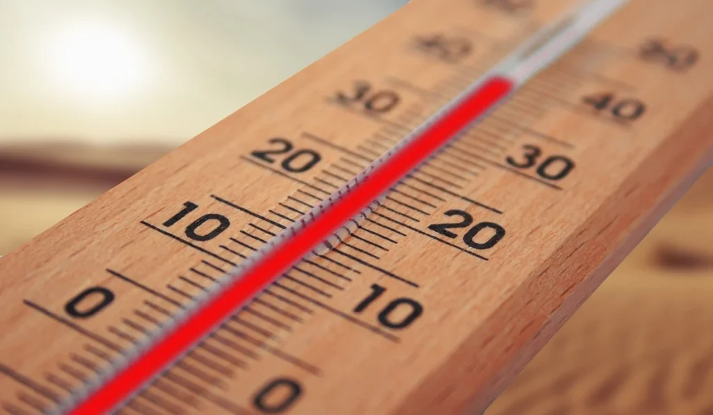 Clim moins efficace en canicule : pourquoi et comment y remédier