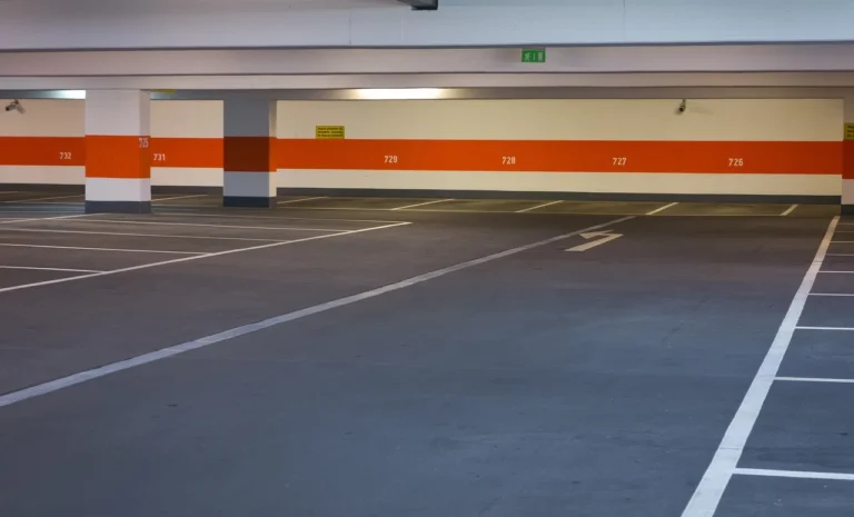 À quelle hauteur poser un split mural ? Règles et erreurs